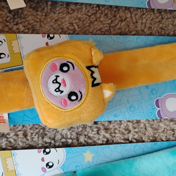 Lanky Box Wristbands - Picture 3 of 5